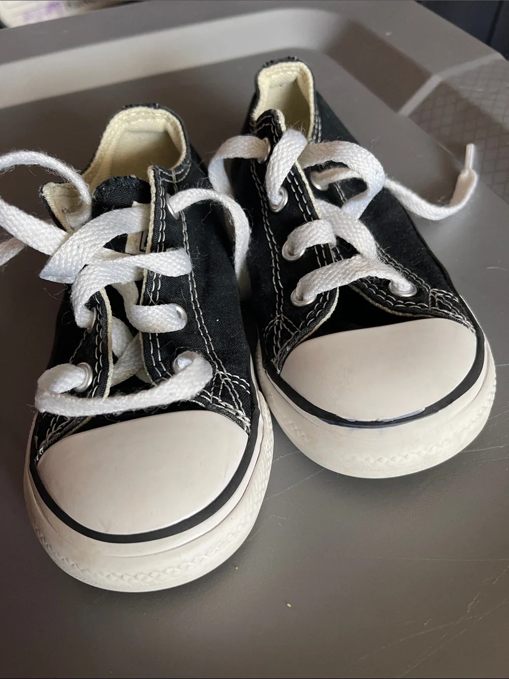 EUC converse Kids Black Canvas Lace-Up Sneakers 8